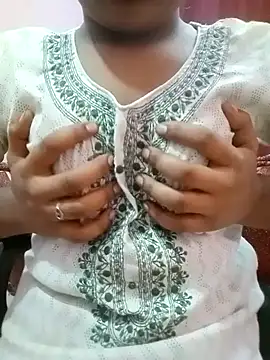 Snapshot of pari_rani7 chatting on November 5, 2025, 3:53 am pari rani7 online show from November 5, 2025, 3:53 am