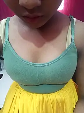 Snapshot of pari_rani7 chatting on October 28, 2025, 4:46 am pari rani7 online show from October 28, 2025, 4:46 am