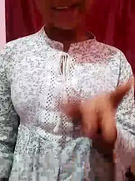 Snapshot of pari_rani7 chatting on November 13, 2025, 4:27 am pari rani7 online show from November 13, 2025, 4:27 am