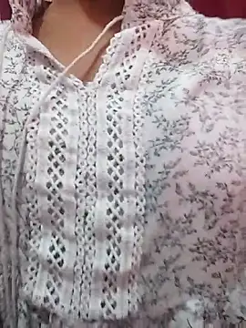 Snapshot of pari_rani7 chatting on November 2, 2025, 4:39 am pari rani7 online show from November 2, 2025, 4:39 am