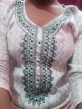 Snapshot of pari_rani7 chatting on November 12, 2025, 4:38 am pari rani7 online show from November 12, 2025, 4:38 am