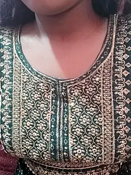 Snapshot of pari_rani7 chatting on November 15, 2025, 4:05 am pari rani7 online show from November 15, 2025, 4:05 am