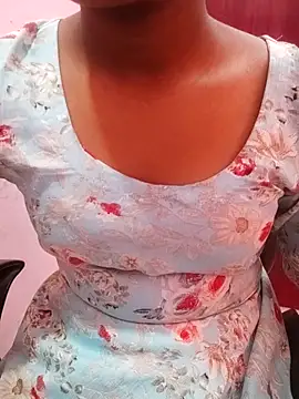 Snapshot of pari_rani7 chatting on November 8, 2025, 4:27 am pari rani7 online show from November 8, 2025, 4:27 am