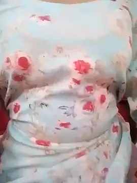 Snapshot of pari_rani7 chatting on October 19, 2025, 3:42 am pari rani7 online show from October 19, 2025, 3:42 am