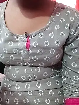 Snapshot of pari_rani7 chatting on November 20, 2025, 3:51 am pari rani7 online show from November 20, 2025, 3:51 am