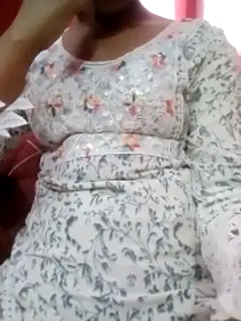 Snapshot of pari_rani7 chatting on October 18, 2025, 5:20 am pari rani7 online show from October 18, 2025, 5:20 am