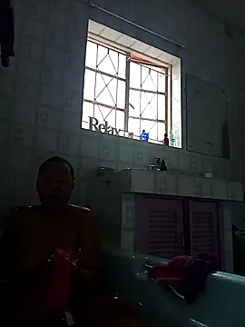 Snapshot of BubblyBeautiful chatting on November 21, 2025, 1:10 pm BubblyBeautiful online show from November 21, 2025, 1:10 pm