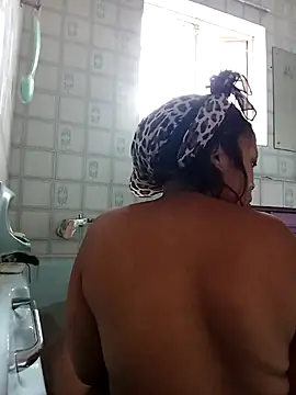 Snapshot of BubblyBeautiful chatting on November 17, 2025, 2:32 pm BubblyBeautiful online show from November 17, 2025, 2:32 pm