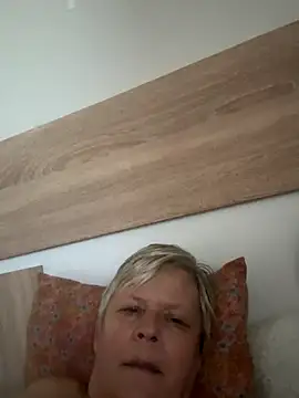 Snapshot of VyC7564 chatting on October 25, 2025, 8:35 am VyC7564 online show from October 25, 2025, 8:35 am