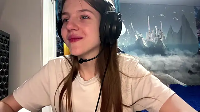 Elira Breeze online show from April 19, 2026, 1:56 pm