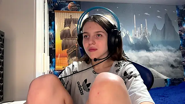 Elira Breeze online show from April 16, 2026, 2:51 pm