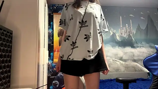 Elira Breeze online show from April 18, 2026, 3:25 pm