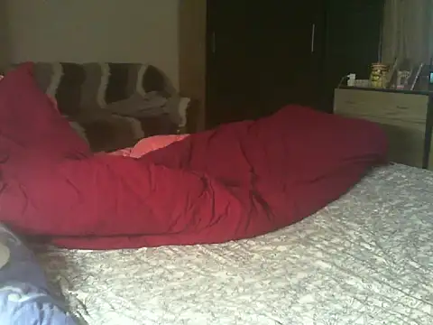 Snapshot of Lauray1 chatting on November 28, 2025, 5:02 pm Lauray1 online show from November 28, 2025, 5:02 pm