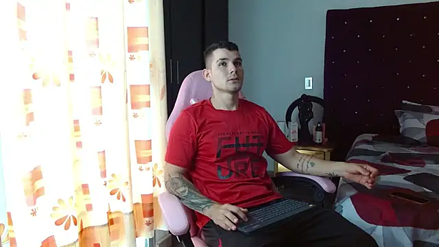 BooyHott  online show from November 19, 2025, 6:52 pm