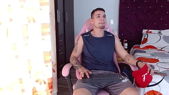 BooyHott  online show from October 26, 2025, 6:30 pm