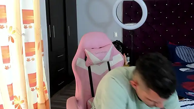 BooyHott  online show from November 26, 2025, 6:52 pm