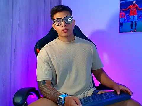 Snapshot of evan_greey chatting on October 10, 2025, 3:07 am evan greey online show from October 10, 2025, 3:07 am