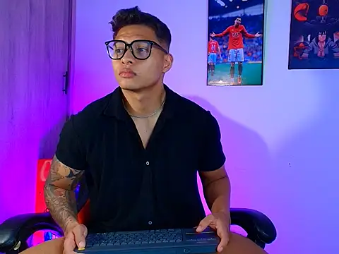 Snapshot of evan_greey chatting on October 3, 2025, 1:31 am evan greey online show from October 3, 2025, 1:31 am