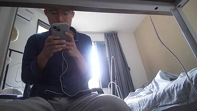 Snapshot of leeyoung_ chatting on October 31, 2025, 6:32 am leeyoung online show from October 31, 2025, 6:32 am