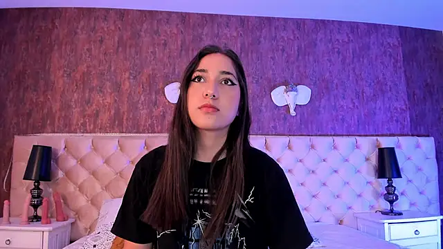 LiaaTurner online show from September 21, 2025, 9:20 pm