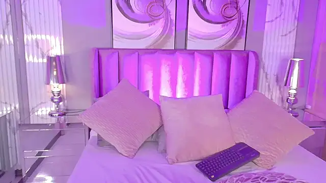 Snapshot of LuisaJonnes_ chatting on September 21, 2025, 12:54 pm LuisaJonnes online show from September 21, 2025, 12:54 pm