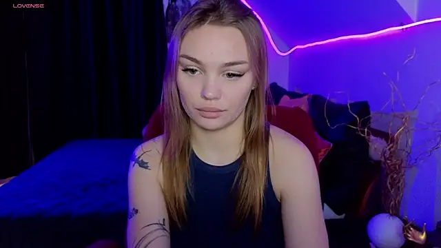 KitsyMoore online show from December 1, 2025, 1:12 pm