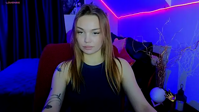 KitsyMoore online show from December 4, 2025, 1:10 pm