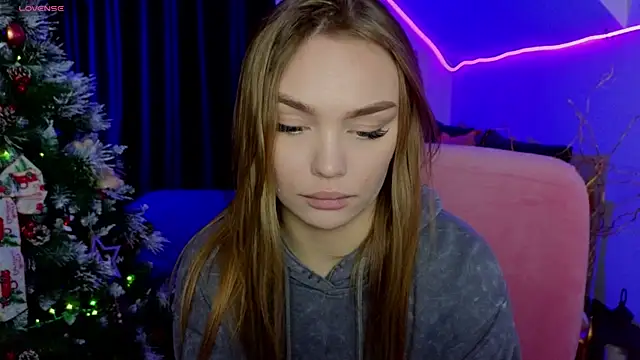 KitsyMoore online show from December 15, 2025, 1:06 pm