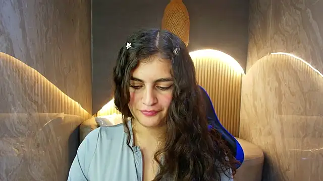 Snapshot of dany_r_ chatting on November 4, 2025, 1:37 pm dany r online show from November 4, 2025, 1:37 pm