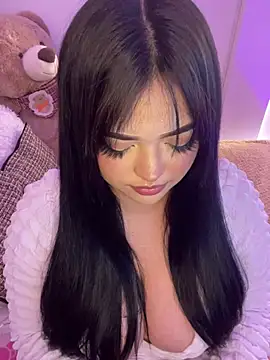 Mericute  online show from April 12, 2026, 3:21 am