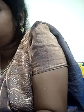 sweetqueen143 online show from October 22, 2025, 2:22 am