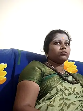 sweetqueen143 online show from October 25, 2025, 5:02 pm