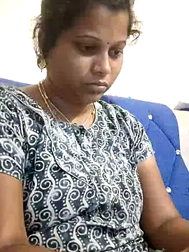 sweetqueen143 online show from November 23, 2025, 5:56 pm