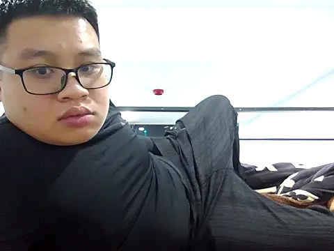 loveninja online show from December 15, 2025, 1:17 pm