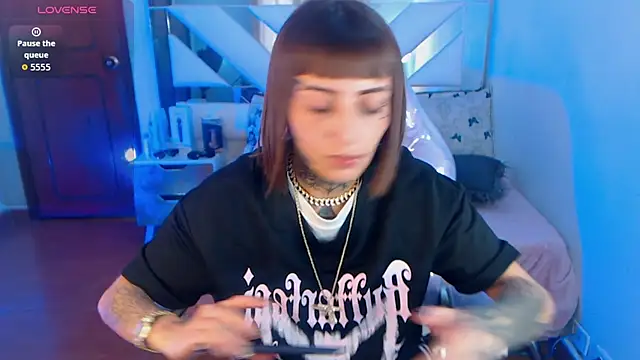 Snapshot of Gyal_8_ chatting on November 4, 2025, 9:29 pm Gyal 8 online show from November 4, 2025, 9:29 pm