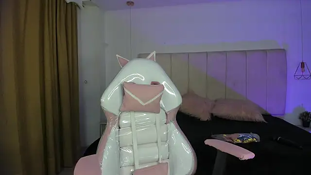 Snapshot of Gyal_8_ chatting on November 30, 2025, 3:40 am Gyal 8 online show from November 30, 2025, 3:40 am