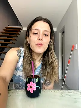 Snapshot of xvalentinaof chatting on December 2, 2025, 1:35 pm xvalentinaof online show from December 2, 2025, 1:35 pm