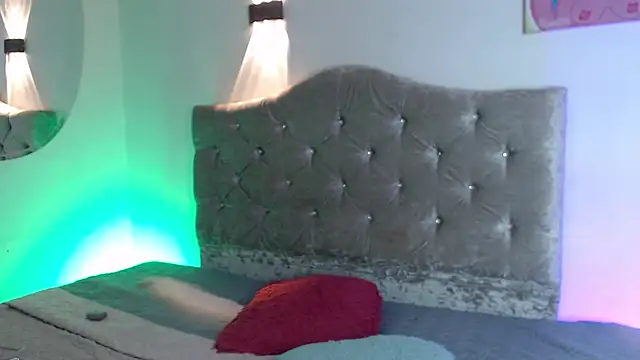 ladymooncs online show from April 16, 2026, 3:57 pm