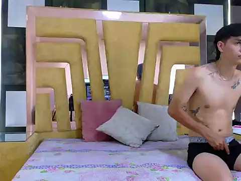 Snapshot of ElyANDByron chatting on October 3, 2025, 8:32 pm ElyANDByron online show from October 3, 2025, 8:32 pm