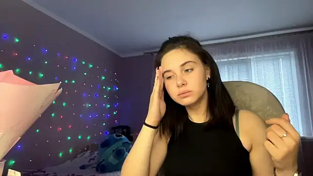 Snapshot of MollyPartey chatting on October 18, 2025, 5:20 am MollyPartey online show from October 18, 2025, 5:20 am
