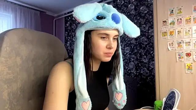 Snapshot of MollyPartey chatting on October 8, 2025, 10:28 am MollyPartey online show from October 8, 2025, 10:28 am