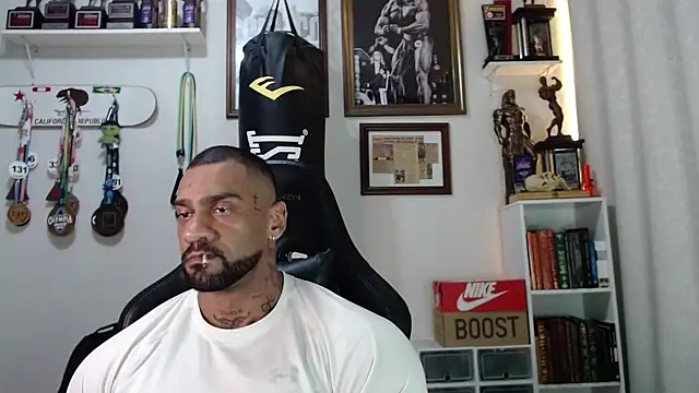 Snapshot of henryhadesflirt chatting on November 3, 2025, 11:19 pm henryhadesflirt online show from November 3, 2025, 11:19 pm