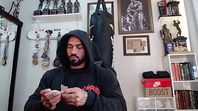 henryhadesflirt online show from April 17, 2026, 11:57 am