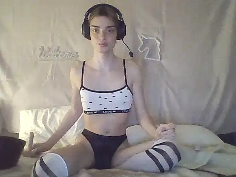 Luna Samosienko online show from November 6, 2025, 12:47 am