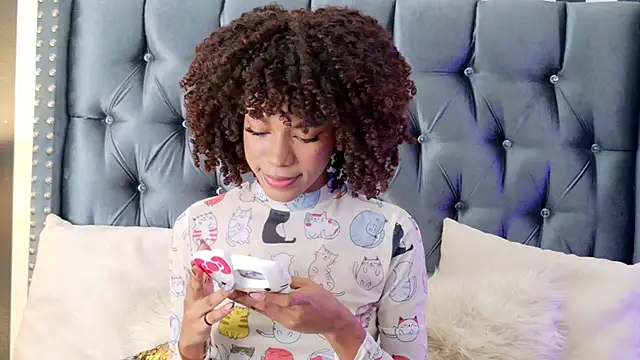 Snapshot of Stellaciel_ chatting on November 19, 2025, 9:59 pm Stellaciel online show from November 19, 2025, 9:59 pm