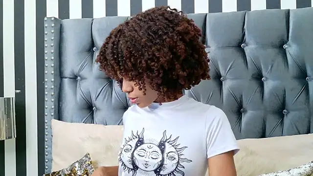 Snapshot of Stellaciel_ chatting on December 16, 2025, 11:09 pm Stellaciel online show from December 16, 2025, 11:09 pm