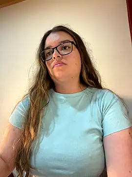 Snapshot of Aphrill chatting on November 4, 2025, 10:13 pm Aphrill online show from November 4, 2025, 10:13 pm