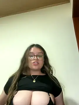 Snapshot of Aphrill chatting on October 22, 2025, 4:34 am Aphrill online show from October 22, 2025, 4:34 am