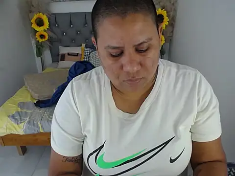 hotlesby valery online show from December 17, 2025, 8:03 pm