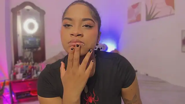 Snapshot of camilafoox7 chatting on October 13, 2025, 6:31 pm camilafoox7 online show from October 13, 2025, 6:31 pm